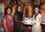 Minissha Lamba performs aarti at Girgaon Cha Raaja on 9th Sept 2011 (4).jpg